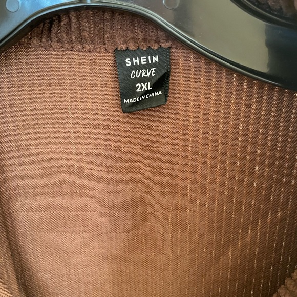 Shein Curvy short jacket in a size 2xl. Dark pink with brown pockets. - Picture 5 of 5